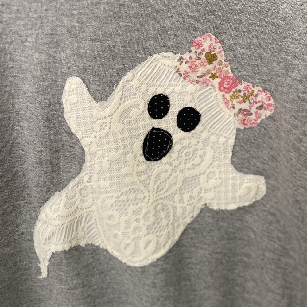 Embroidered Ghost Sweatshirt/Halloween Ghost Sweatshirt gray Gildan sz med - Picture 2 of 5